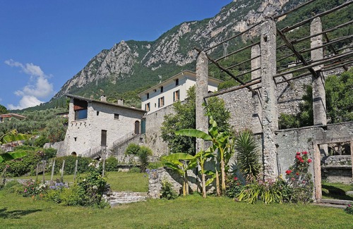 Gargnano Villa | LAKE HOUSE 44 - Garden direct on the LAKE