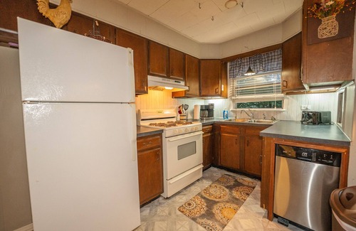 Twin Lake Cottage | Lake House-Beach-Kayaks-Lake View