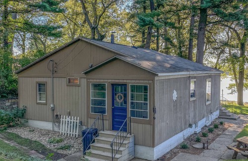 Twin Lake Cottage | Lake House-Beach-Kayaks-Lake View