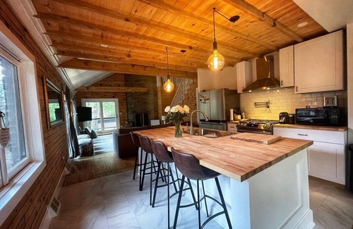 Tafton Cabin | Lake House Cabin with Dock Slip