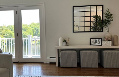 Trumbull House | Lake house cozy to relax with a family. 6 bedroom very spacious house.