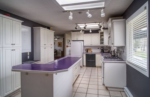 Quesnel House | Lake House Getaway With Private Dock