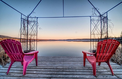 Quesnel House | Lake House Getaway With Private Dock