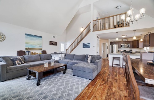 Lackawaxen Ski Chalet | Lake House in the Summer, Ski Chalet in the Winter, Pet Friendly!