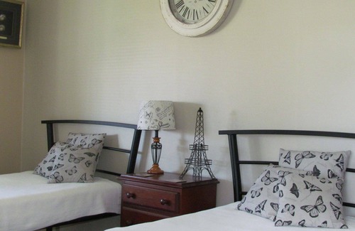 Burrill Lake House | Lake House - Maria Avenue