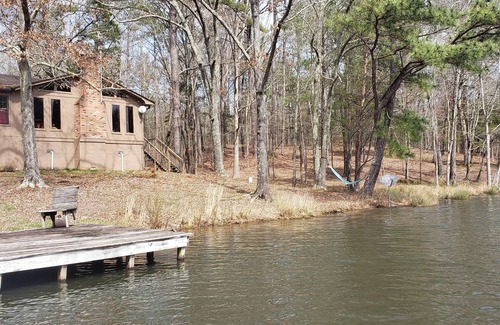 Saulsbury House | Lake house on 14 acre stocked lake. fish, boat, or just relax. your on lake time