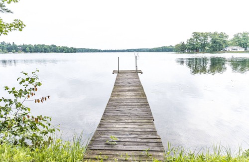 New Auburn House | Lake House on the beautiful and private Sand Lake