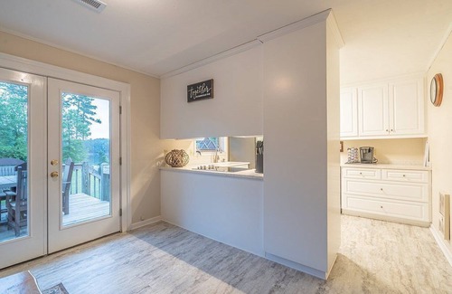 Milledgeville House | Lake House Retreat! Near~Marina/Eateries/Grocery Relax/Fish/Boat/Nothin