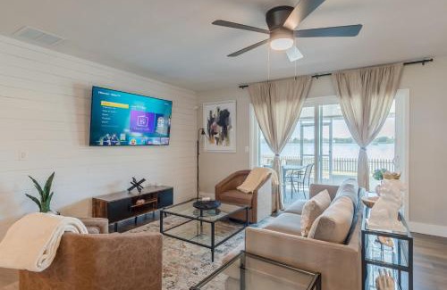 Orlando House | Lake House Retreat Near Downtown, Disney, Universal Studios and Airport