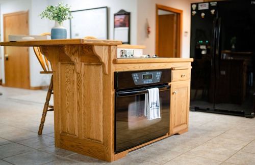 Garfield House | Lake house with washer/dryer, central AC, game rom, deck & yard