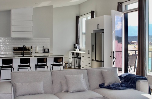 East Kootenay Cottage | Lake Koocanusa Beach-C/W dock