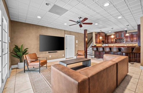 Gainesville House | Lake Lanier Luxury Estate w Pool