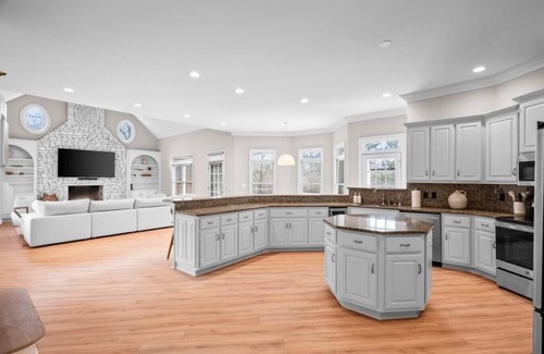 Gainesville House | Lake Lanier Luxury Estate w Pool