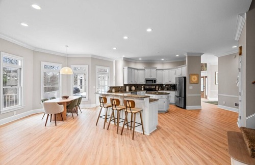 Gainesville House | Lake Lanier Luxury Estate w Pool