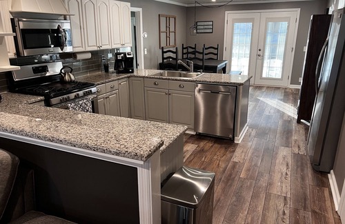 Rainbow City House | Lake Life! 4 BR Waterfront Home on Neely Henry