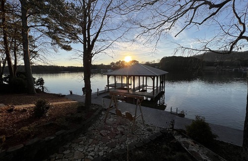 Rainbow City House | Lake Life! 4 BR Waterfront Home on Neely Henry