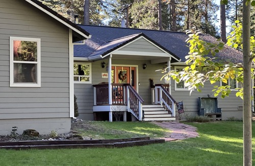 Mount Shasta House | Lake life at it's best - 4Bedroom/2.5Bathroom house