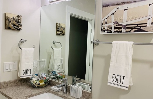 Central Okanagan House | Lake life house by the beach. Paddle, swim and ride.