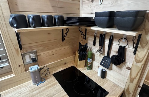 Douglas Cabin | Lake Life Tiny House located on top of the water - Pool - 3 Kayaks - Beautiful!