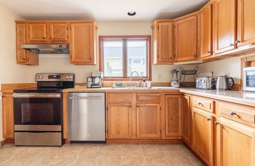 Lansing House | Lake Living w/Salt Water Hot Tub