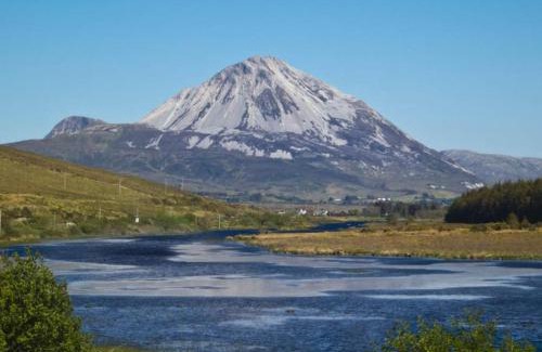 Dungloe Ski Chalet | Lake lodging Dungloe 1 mile from Dungloe, 2bdrm max3 adults