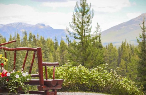 Lake Louise Cabin | Lake Louise 2-Bedroom Suite | Deck & Views