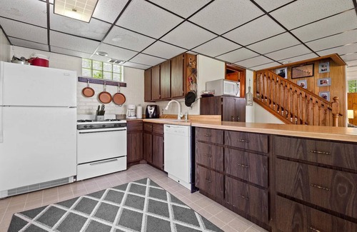 Johannesburg House | Lake Louise Waterfront - Sleeps 8 - Pets Welcome - Kayaks + Snow Trails Nearby