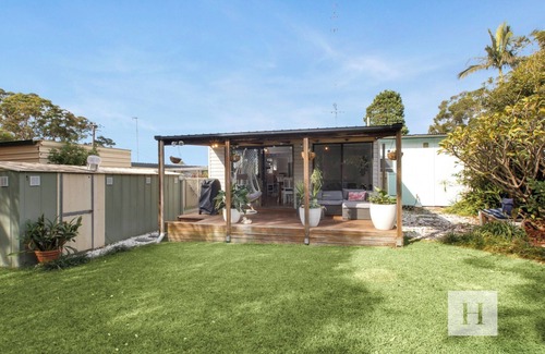 Summerland Point House | Lake Macquarie Escape - Cottage close to lake/shops