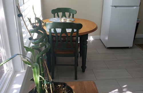 Grand Lake Apartment | Lake Merritt One Bedroom # 2 No stairs