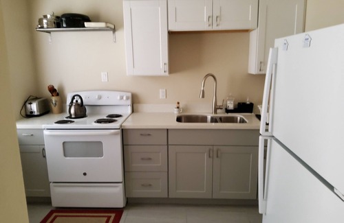 Grand Lake Apartment | Lake Merritt One Bedroom # 2 No stairs
