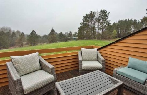 Harbor Springs Condo | Lake Michigan, Nubs Nob, Boyne, Biking all Nearby. Trout Creek Condo #50 - 3 Bedroom Loft