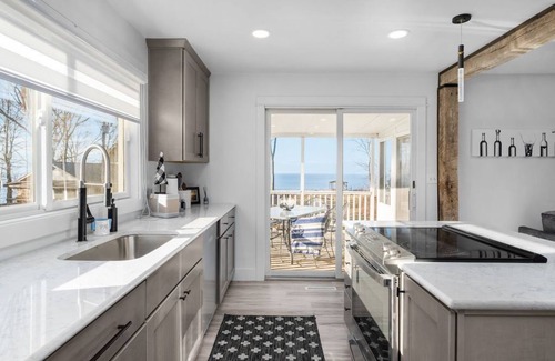 Montague House | Lake Michigan Views: Solarium & Cozy Fireplace