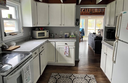 Hamilton House | Lake moraine 3 bedroom home by Colgate University