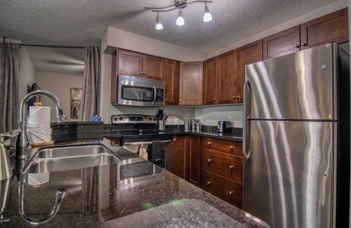 East Kootenay Apartment | Lake & Mountain View Penthouse | Hot Tub | Pool