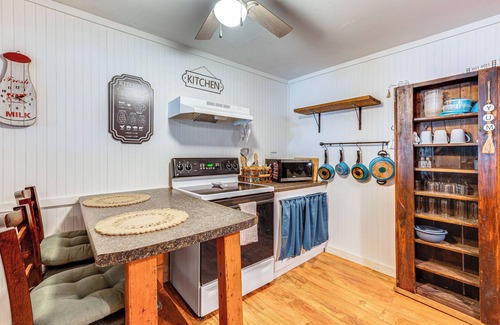 Barton Apartment | Lake & Mtn Views: Vermont Couple's Retreat!