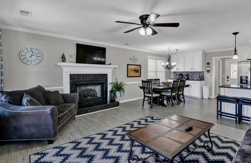 Chapin House | Lake Murray Group Getaway | Sleeps 10 | Kayaks