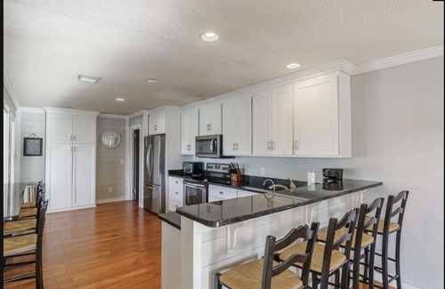 Chapin House | Lake Murray lakefront home w/private dock, great view, large backyard, 4 kayaks