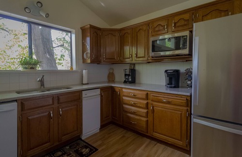 Sunrise Beach House | LAKE OF THE OZARKS-SPRING FISHING NOW- GREAT PLACE TO RELAX AND PLAY.