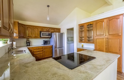 Sunrise Beach House | LAKE OF THE OZARKS-SPRING FISHING NOW- GREAT PLACE TO RELAX AND PLAY.