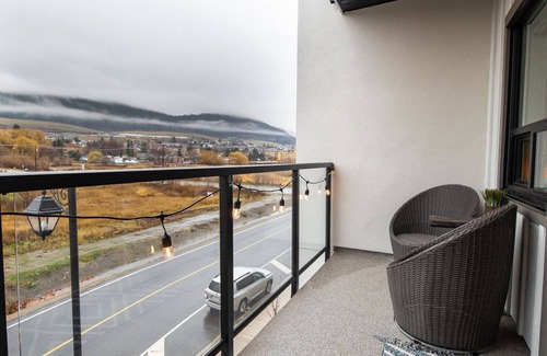 Vernon Apartment | Lake Okanagan beach condo w/private buoy, AC, heated outdoor pool, patio, SUPs