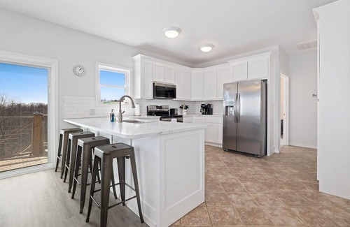 Lost Bridge Village House | Lake Overlook-Gorgeous Beaver Lake Views-Game Room