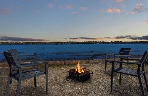 Dora Creek House | Lake Palm Resort Luxury Retreat absolute Waterfront on 3 acres at Lake Macquarie.