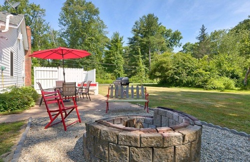 Coventry Lake Cabin | Lake - PetsOK - Wi-Fi - W&D - Fire Pit - Kayaks