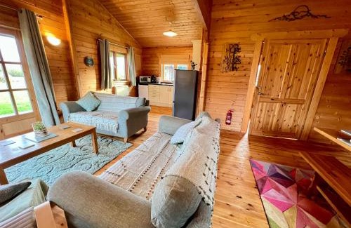 Ampney Crucis Ski Chalet | Lake Pochard, Oak Lodge