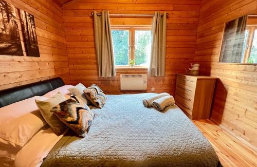 Ampney Crucis Ski Chalet | Lake Pochard, Oak Lodge