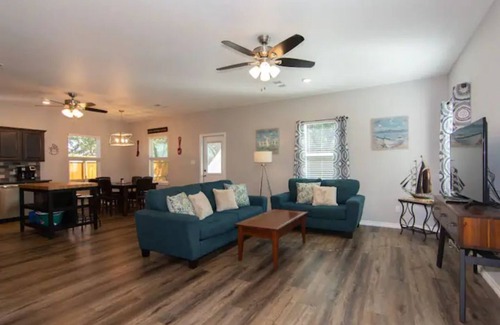 Belton House | Lake Ridge Oasis