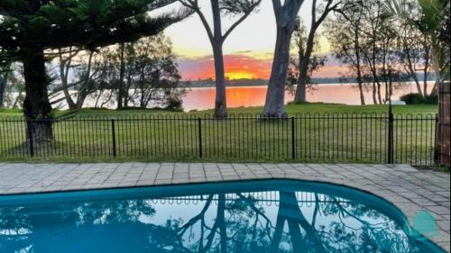 Nords Wharf House | Lake Sabai - Waterfront and private pool