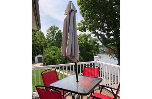 Johnson City Cottage | Lake Sanctuary
