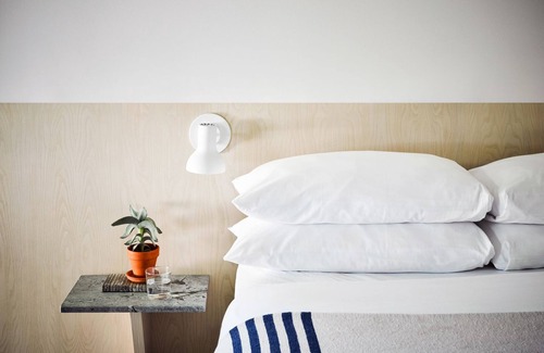 Saugatuck Hotel | Lake Shore Resort