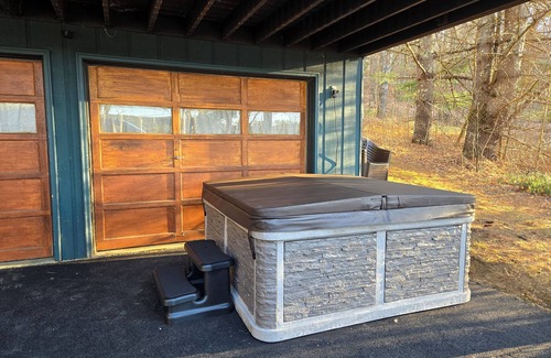 Brant Lake House | Lake side Chalet Brant Lake w/outdoor Hot Tubn